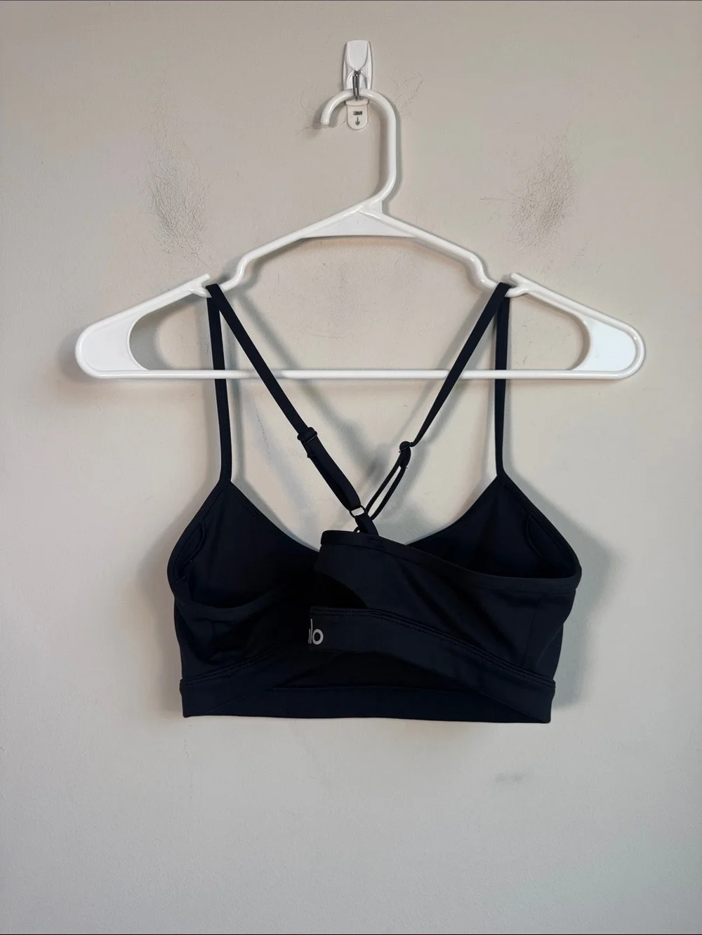 ALO Yoga Airlift Intrigue Bra in Black - S - Picture 5 of 6